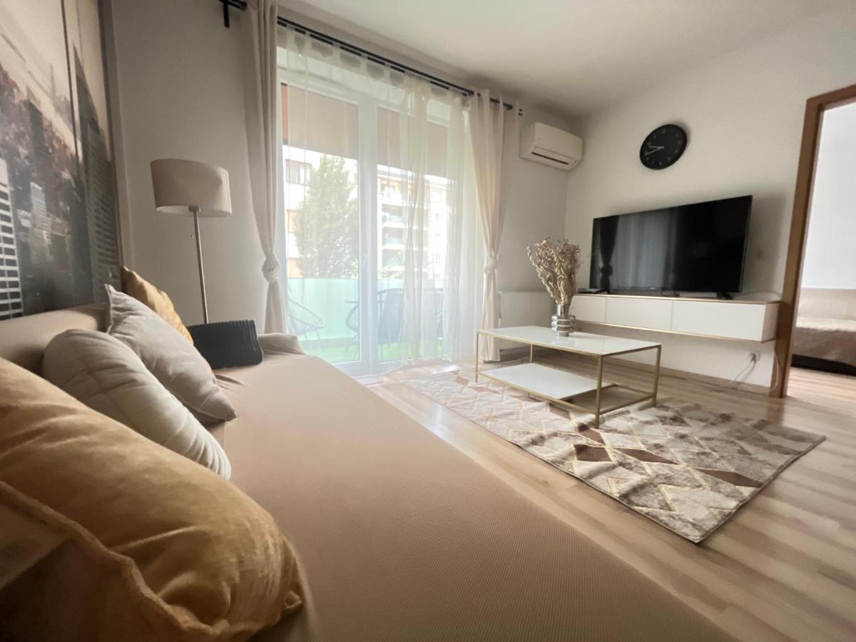 Corvin Promenade Crystal Apartman *